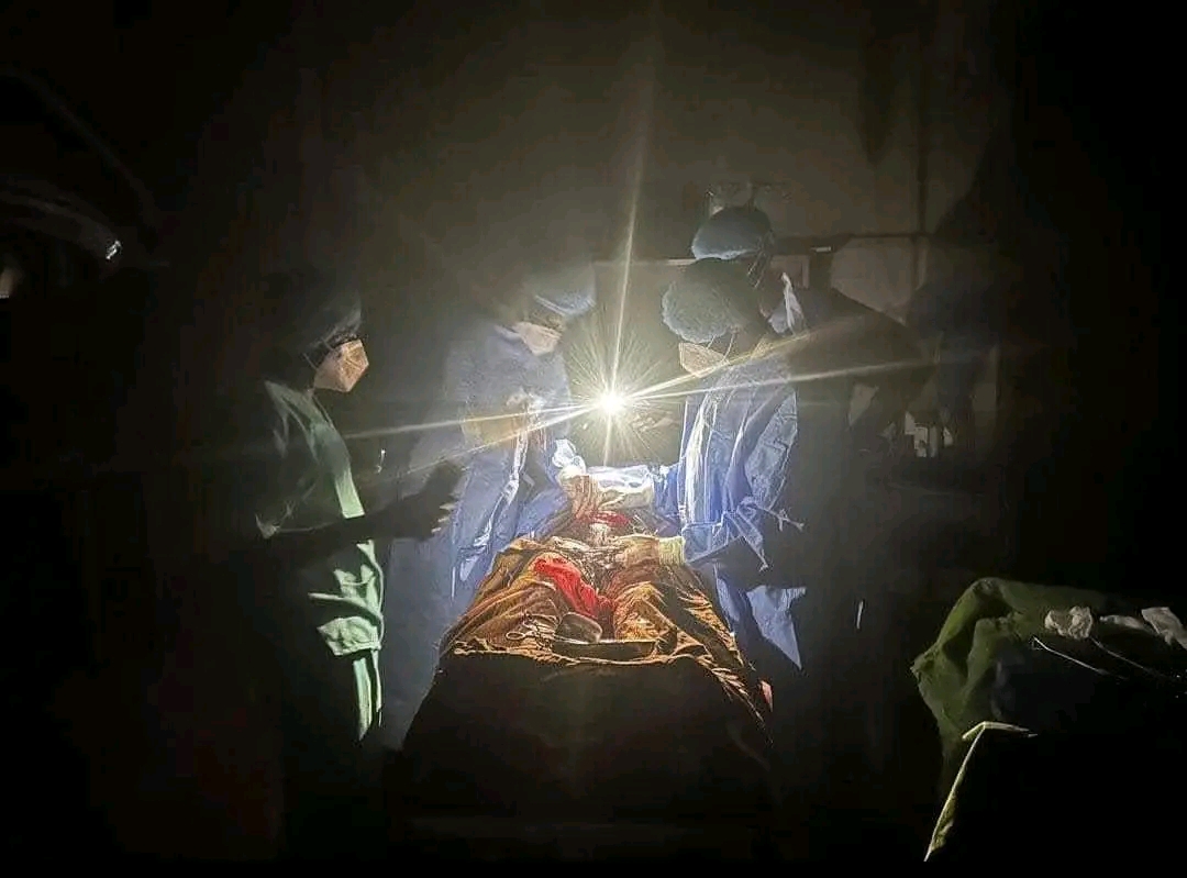 صورة ملحمية لأطباء الفاشر تثير التفاؤل والإعجاب على منصات التواصل الإجتماعي 