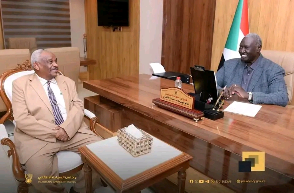 عقار يوجِّه بمراجعة صرف مرتبات موظفي الدولة المؤيدين لمليشيا الدعم السريع 