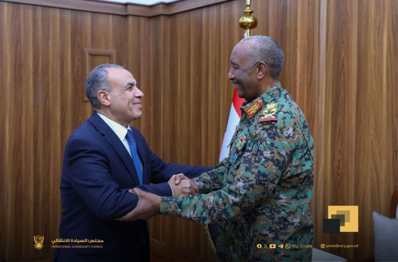 رئيس مجلس السيادة يلتقي وزير الخارجية والهجرة المصري في بورتسودان