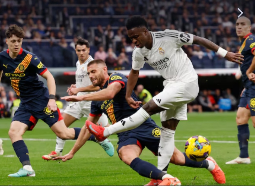ريال مدريد يضرب جيرونا بثنائية ويواصل الصراع على اللقب