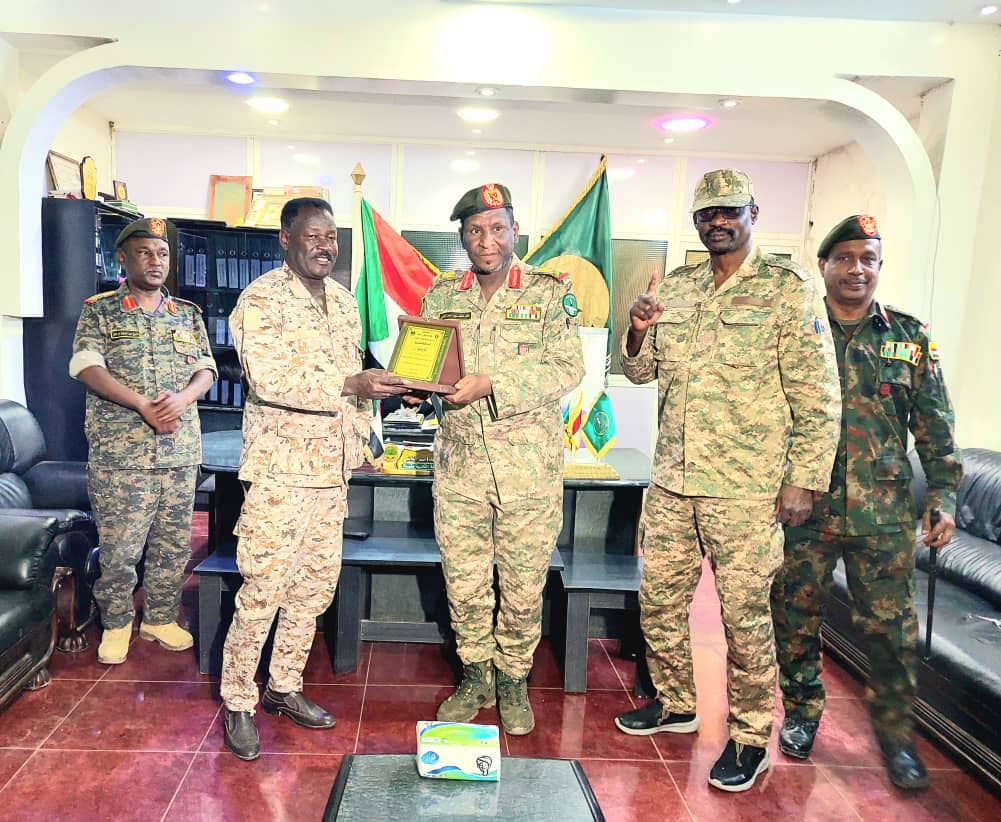 والي جنوب دارفور يهنئ البرهان وقادة الفرقة الثانية القضارف بانتصارات القوات المسلحة