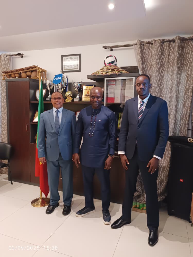 نائب رئيس اتحاد الكرة يلتقي نظيره السنغالي في داكار لبحث ترتيبات مباراة المنتخبين