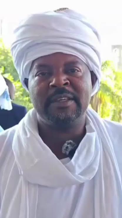 عاجل: الناظر المعزول محمد الفاتح أحمد السماني يفرّ إلى تشاد وسط انتقادات حادة من مؤيديه