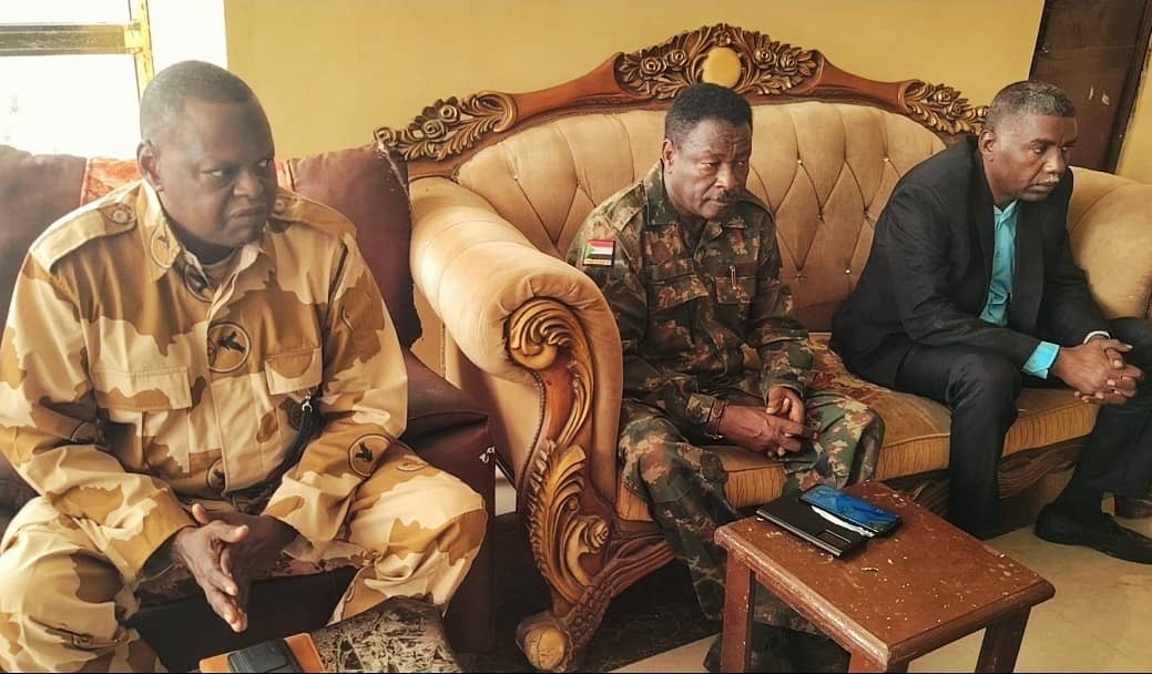 والي جنوب دارفور يبحث مع لجنة الاستنفار والمقاومة الشعبية تعزيز الجهود المشتركة لدعم وإسناد القوات المسلحة