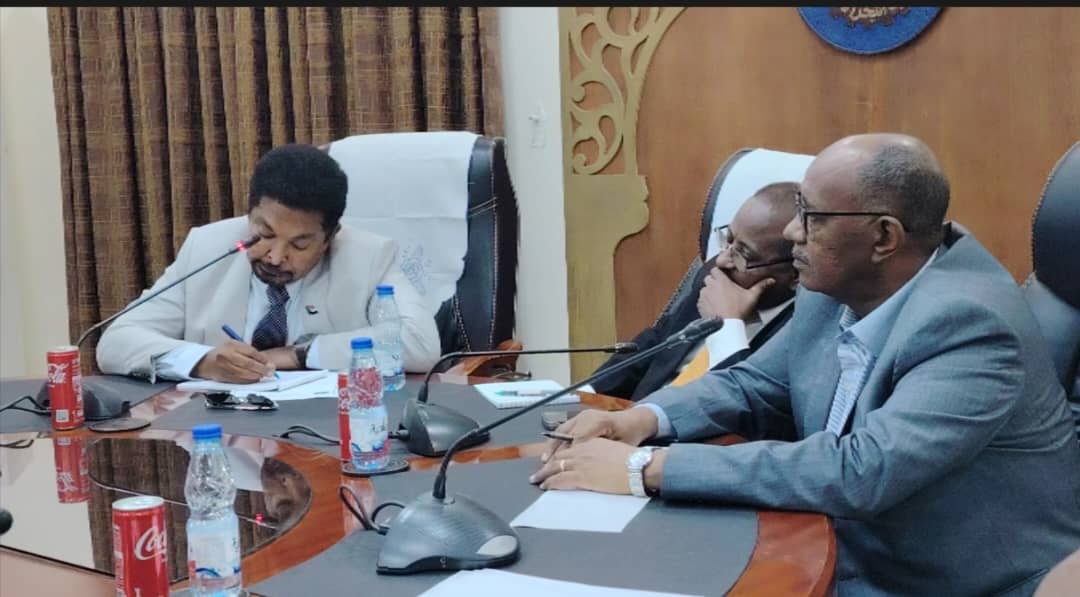 ضم المنصوري ووالي البحر الأحمر اجتماع موسع ناقش قضايا التروة الحيوانية