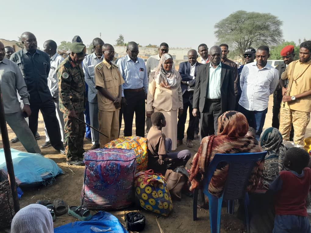 لتقف علي أحوال النازحين سلوي بنية تصل ابوجبيهة