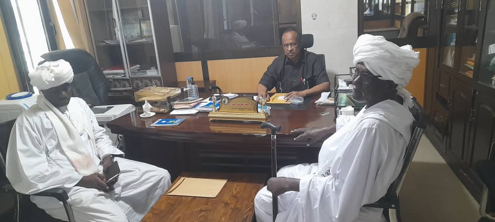 التقى وفد من الإدارة الأهلية لقبيلة التنجر برئاسة الشرتاي التجاني محمد صالح مندي مع أمين عام حكومة ولاية القضارف والسيد مستشار والي القضارف لشؤون النازحين واللاجئين والمنظمات بولاية القضارف في إطار الجهود المستمرة لدعم النازحين واللاجئين في الولاية.