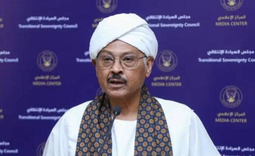 فيما اعتبره تحولا وانحرافا .. مبارك الفاضل يدين  هجوم الدعم السريع علي مستريحه