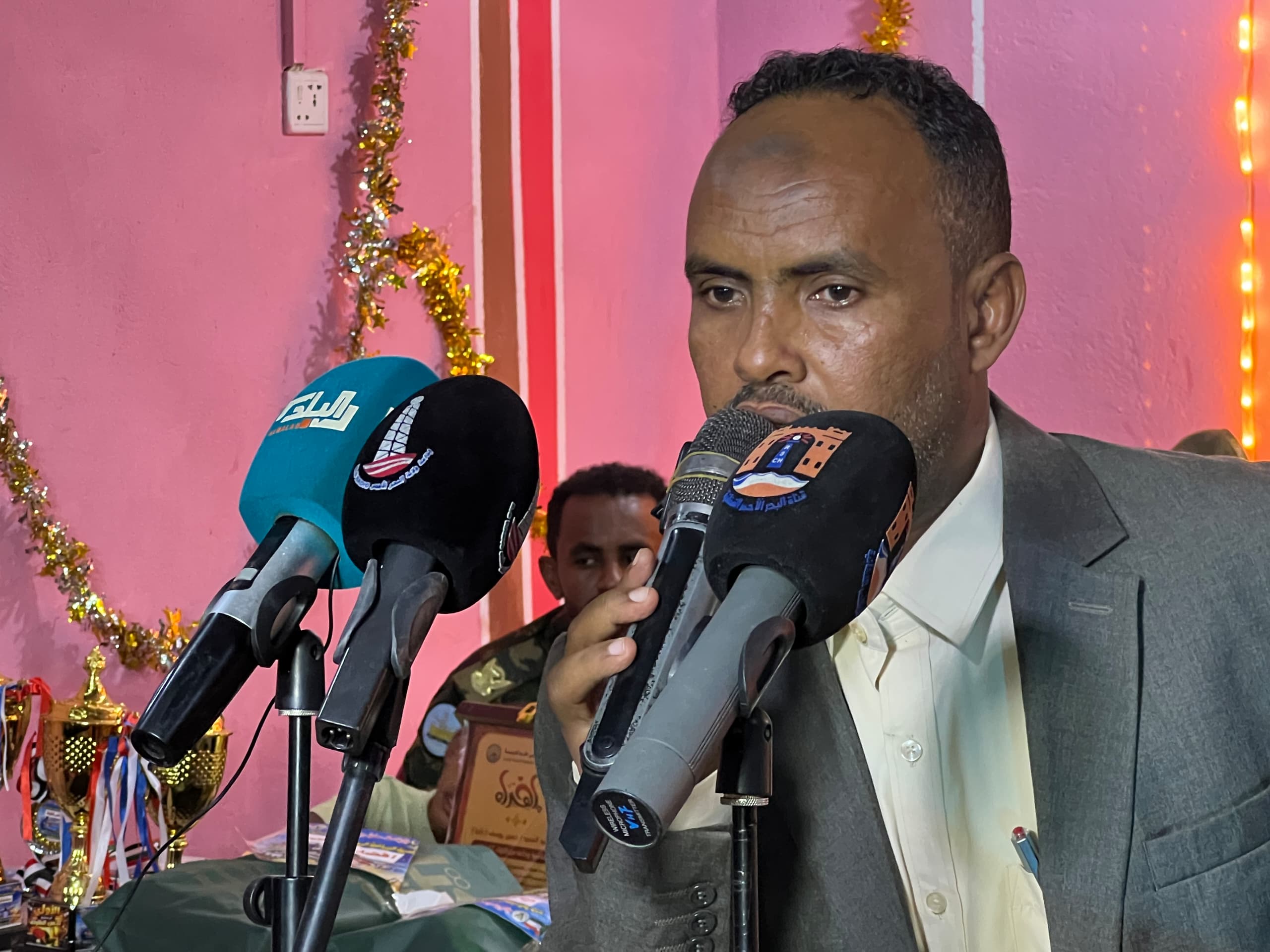 كشف عن خطة لتأهيل الأستاد مدير محلية خشم القربة يؤكد دعم الشباب والرياضة