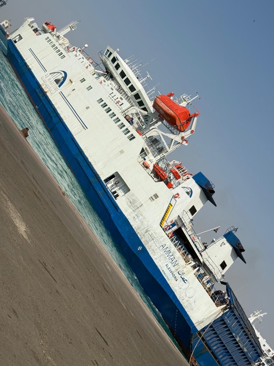 الباخرة عمان تنقذ 700 راكب تعطلت بهم العبارة الجودي علي شواطيء جدة